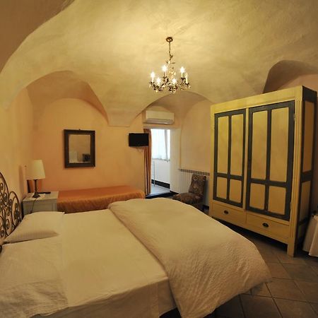 Erasmo Rooms & Breakfast Финале Лигуре Екстериор снимка