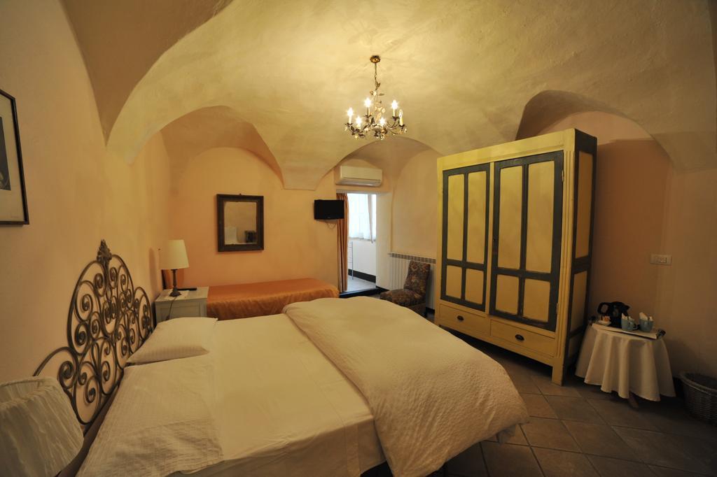 Erasmo Rooms & Breakfast Финале Лигуре Екстериор снимка